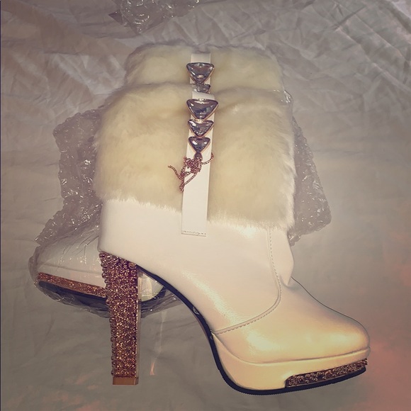 Shoes - Boots with the fur!